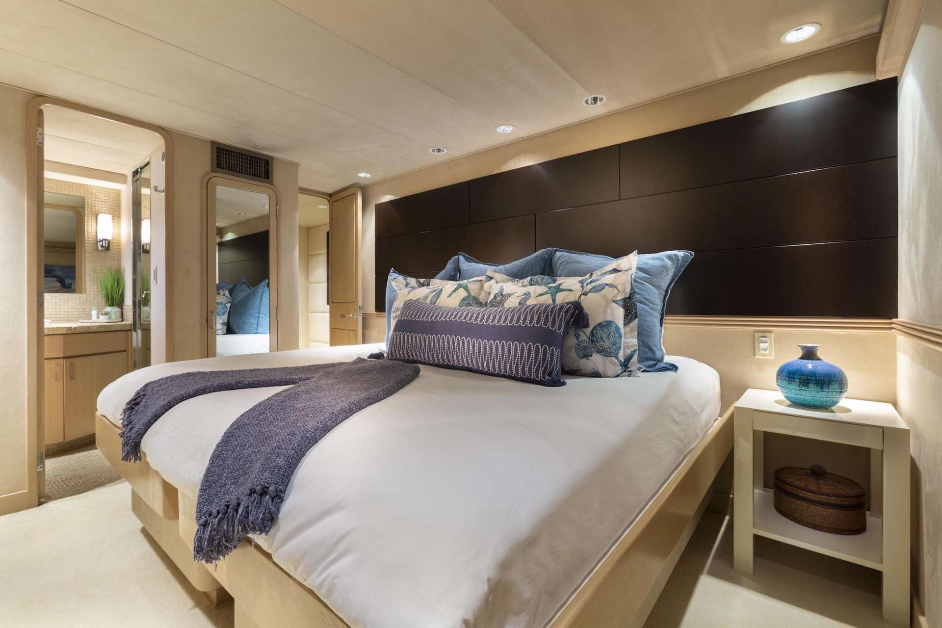 Motor Yacht 'CRU' Guest King Stateroom (converts to  twin), 6 PAX, 4 Crew, 96.00 Ft, 29.00 Meters, Built 1991, Westship, Refit Year 2019