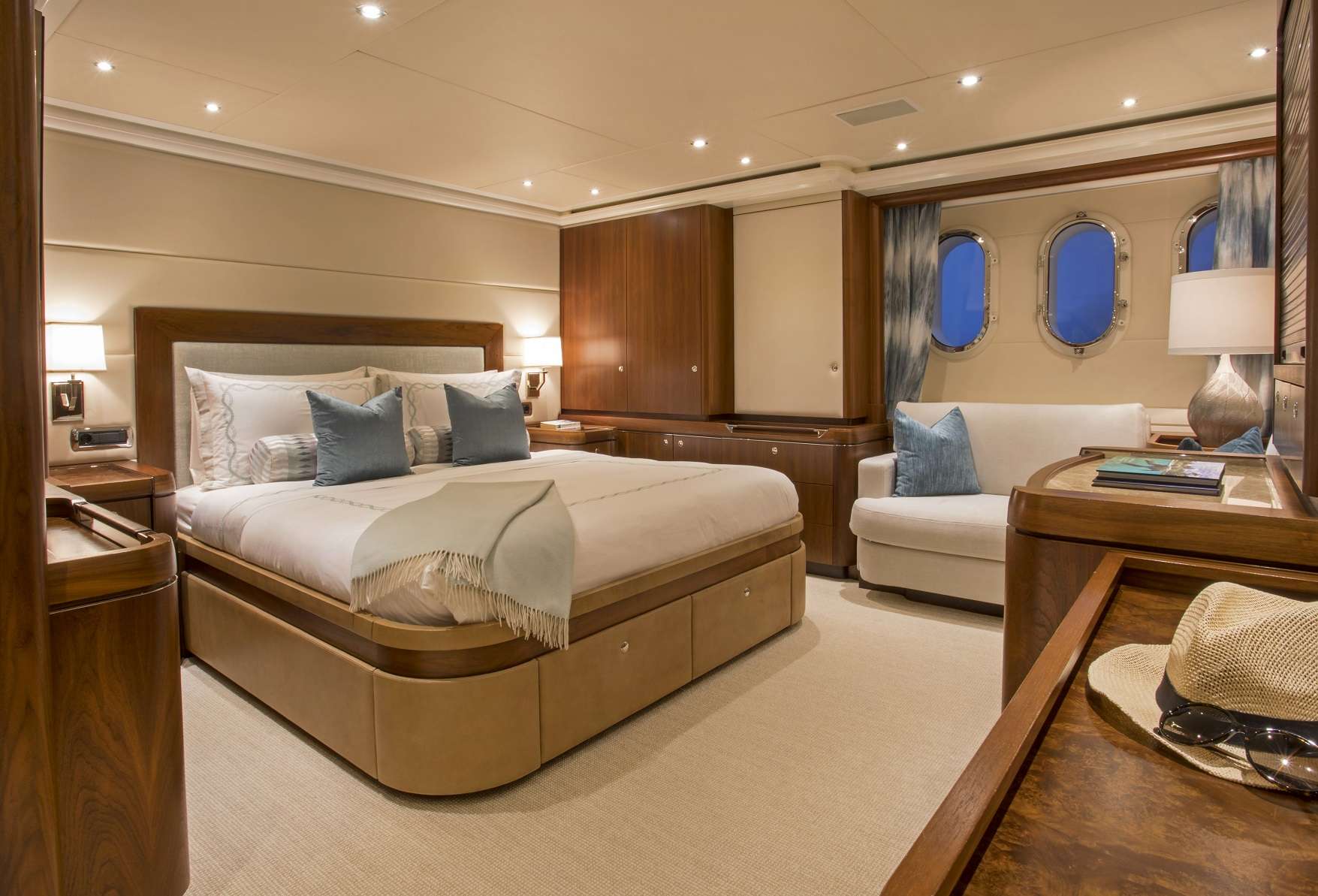 Motor Yacht 'PURA VIDA' Master Stateroom, 8 PAX, 4 Crew, 99.00 Ft, 30.00 Meters, Built 2009, Moonen, Refit Year 2017