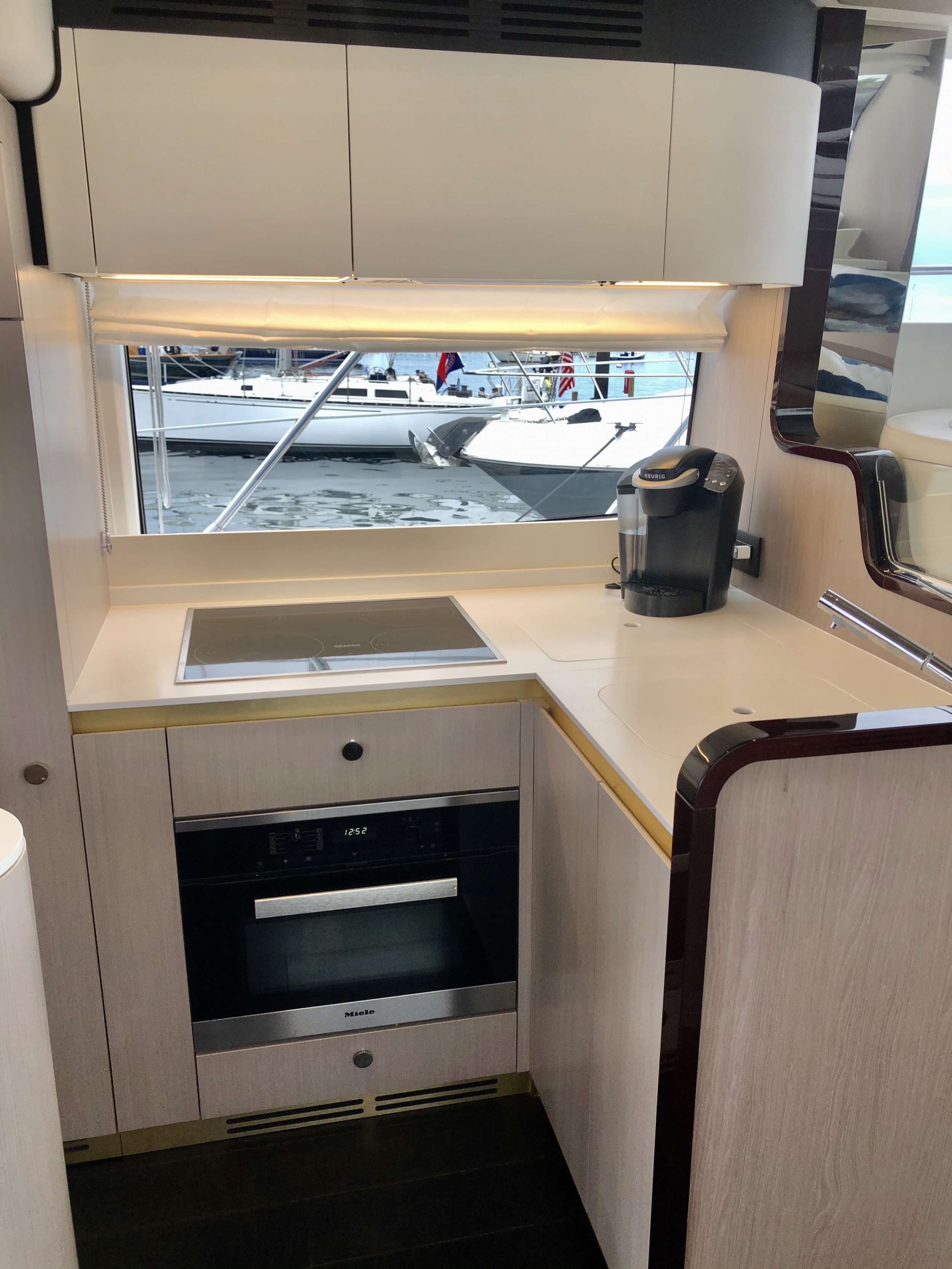 Motor Yacht 'SPLENDIDO MARE', 6 PAX, 55.00 Ft, 16.00 Meters, Built 2019, Azimut