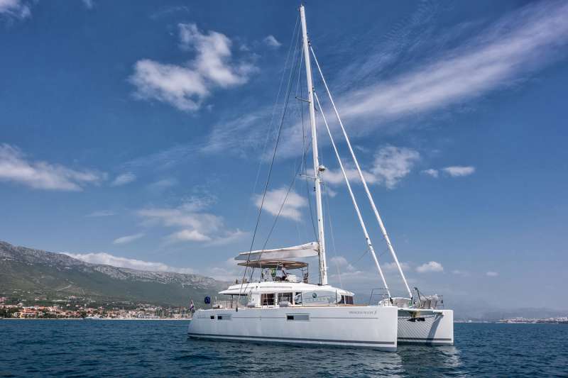 PRINCESS SELINE (LAGOON 560 S2)